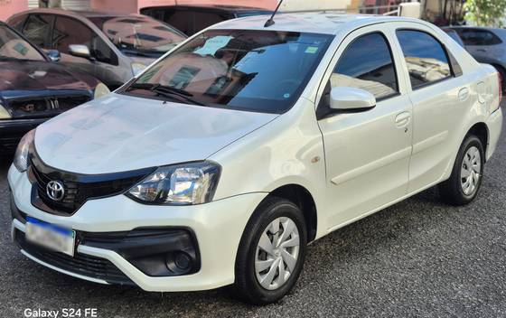 TOYOTA ETIOS 1.5 X SEDAN 16V FLEX 4P AUTOMÁTICO